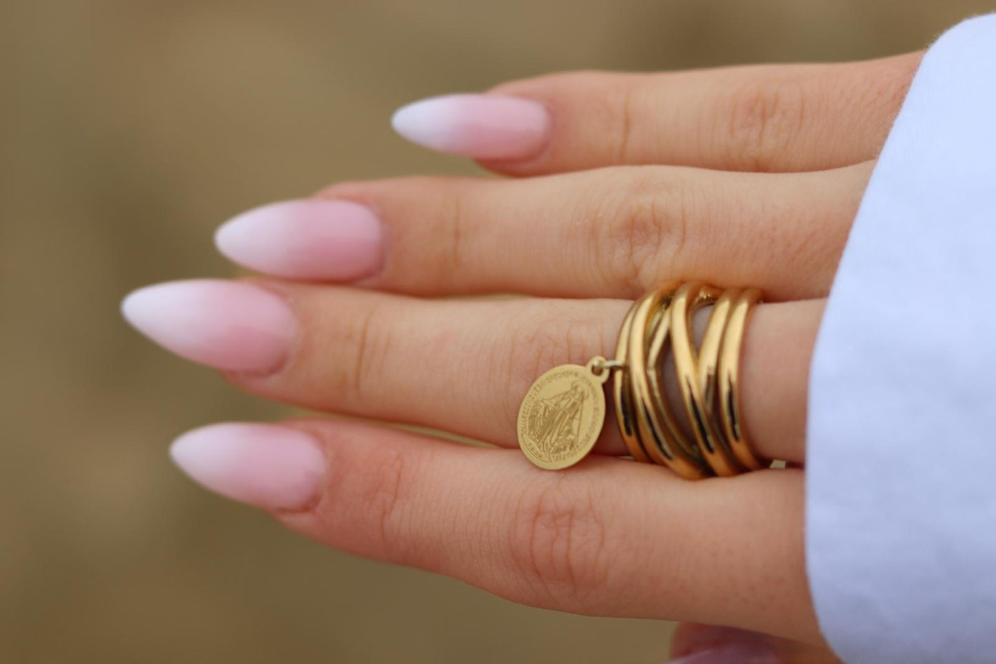 Bague entrelacée dorée ou argentée avec médaille Vierge Miraculeuse