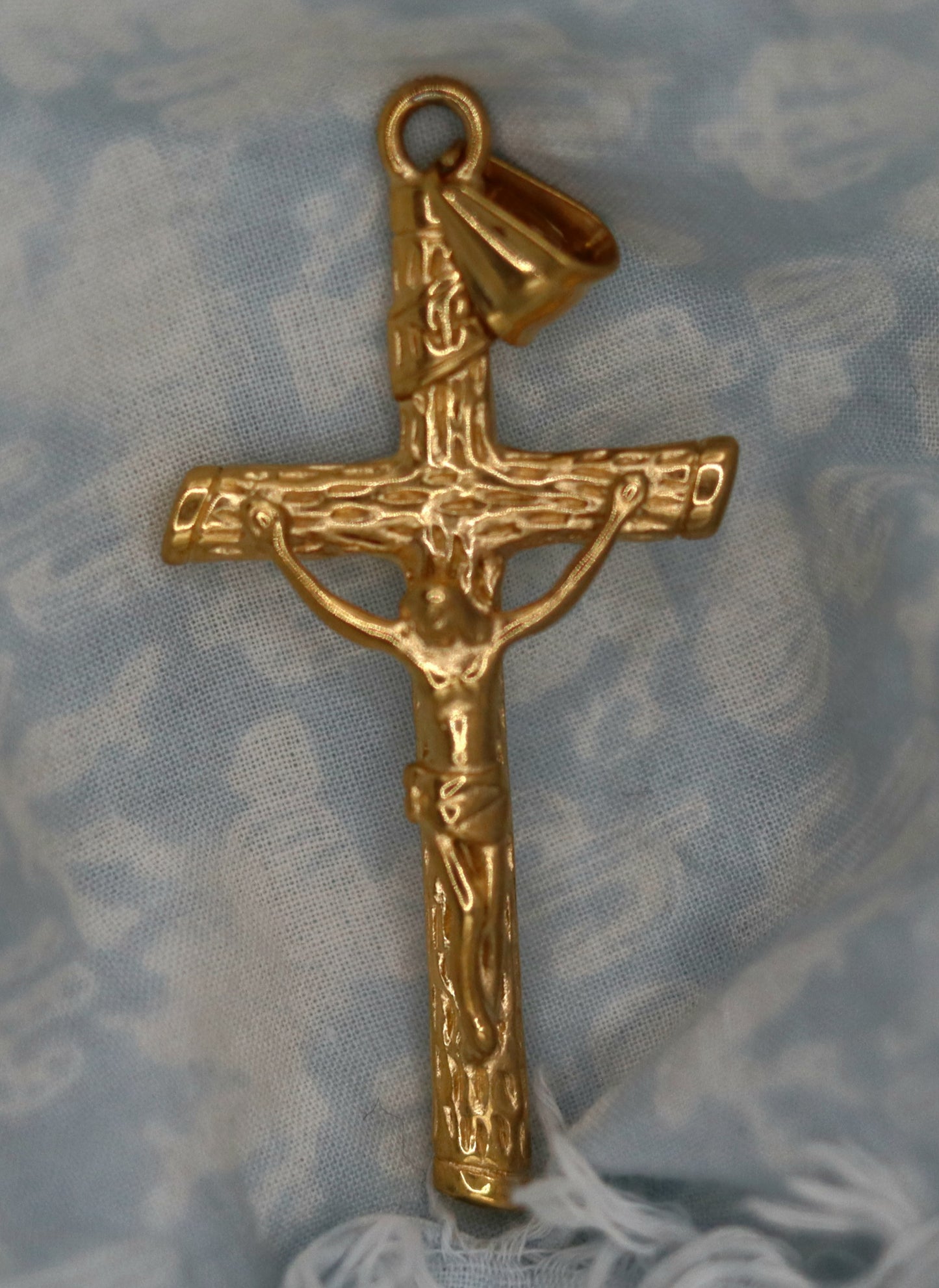 Pendentif Croix Christ dorée ou argentée grand modèle