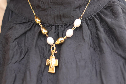 Collier motifs perles naturelles et gouttes avec Croix Visage Christ amovible