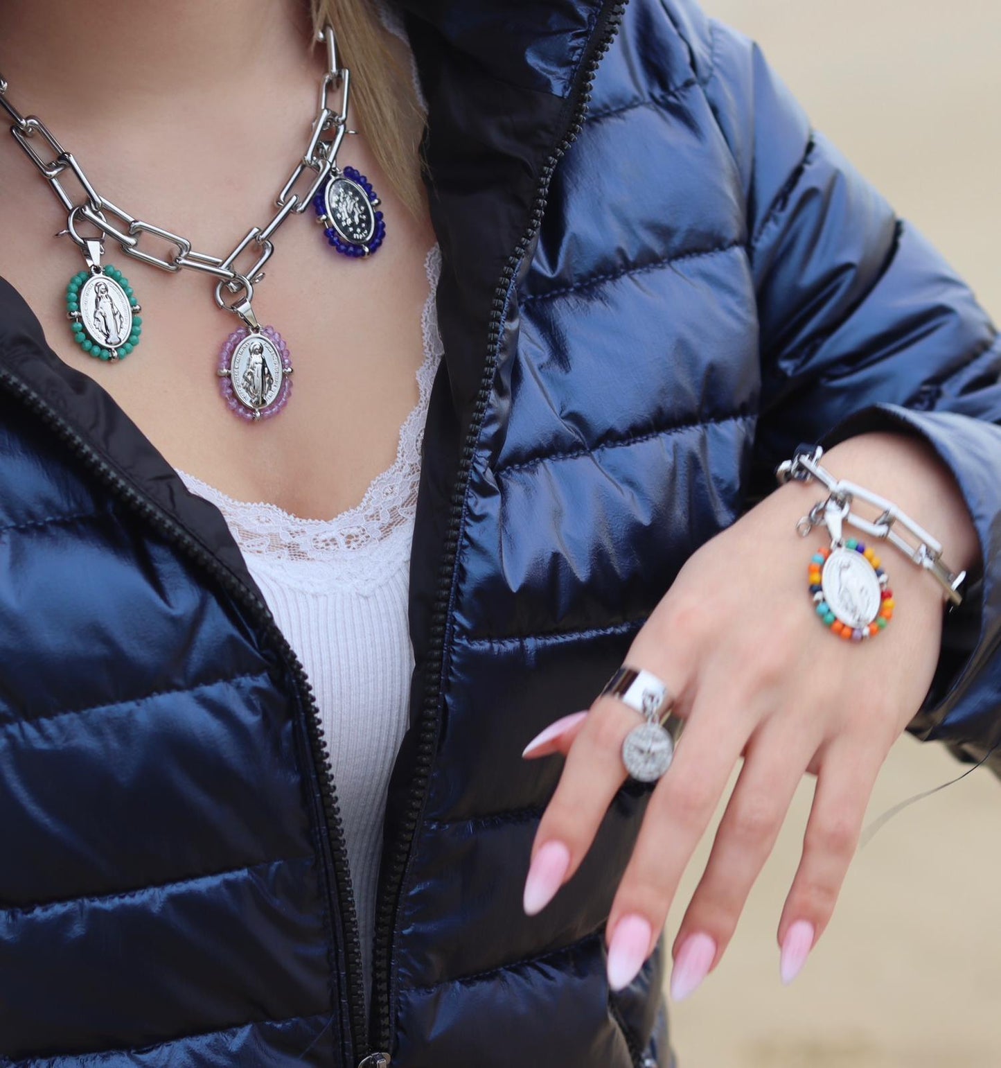 Bague dorée ou argentée ouverte ajustable avec médaille amovible Colombe Esprit-Saint