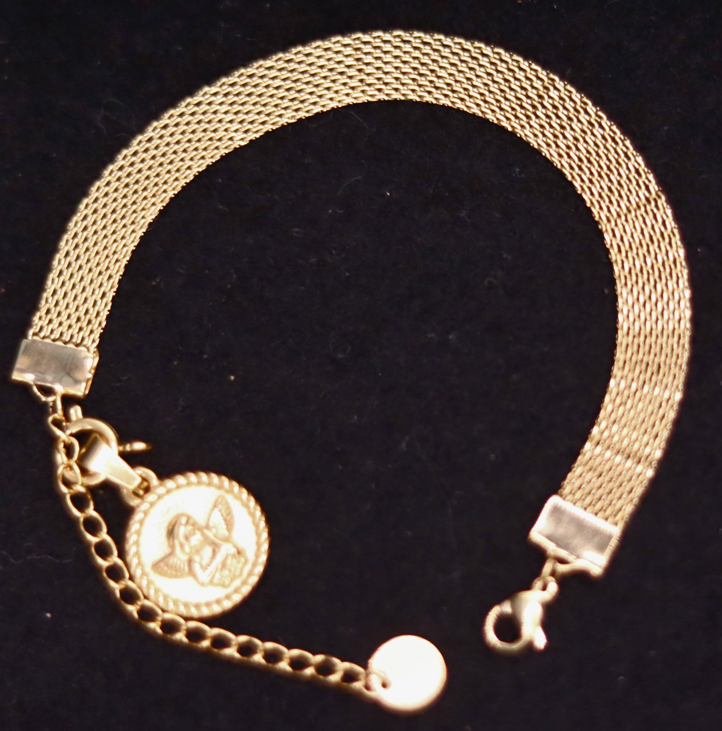 Bracelet maille plate orné d'un pendentif médaille Ange Gardien amovible