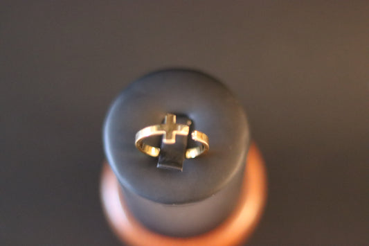 Bague Croix dorée ou argentée ouverte dessus et ajustable