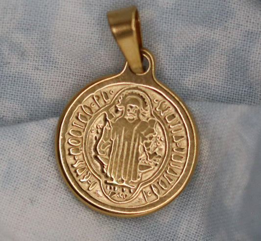 Pendentif médaille dorée ou argentée Saint-Benoît