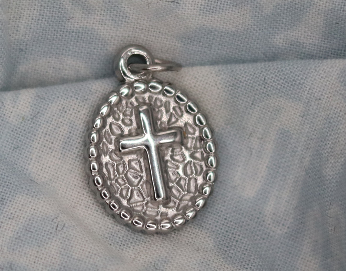 Pendentif médaille Croix dorée ou argentée