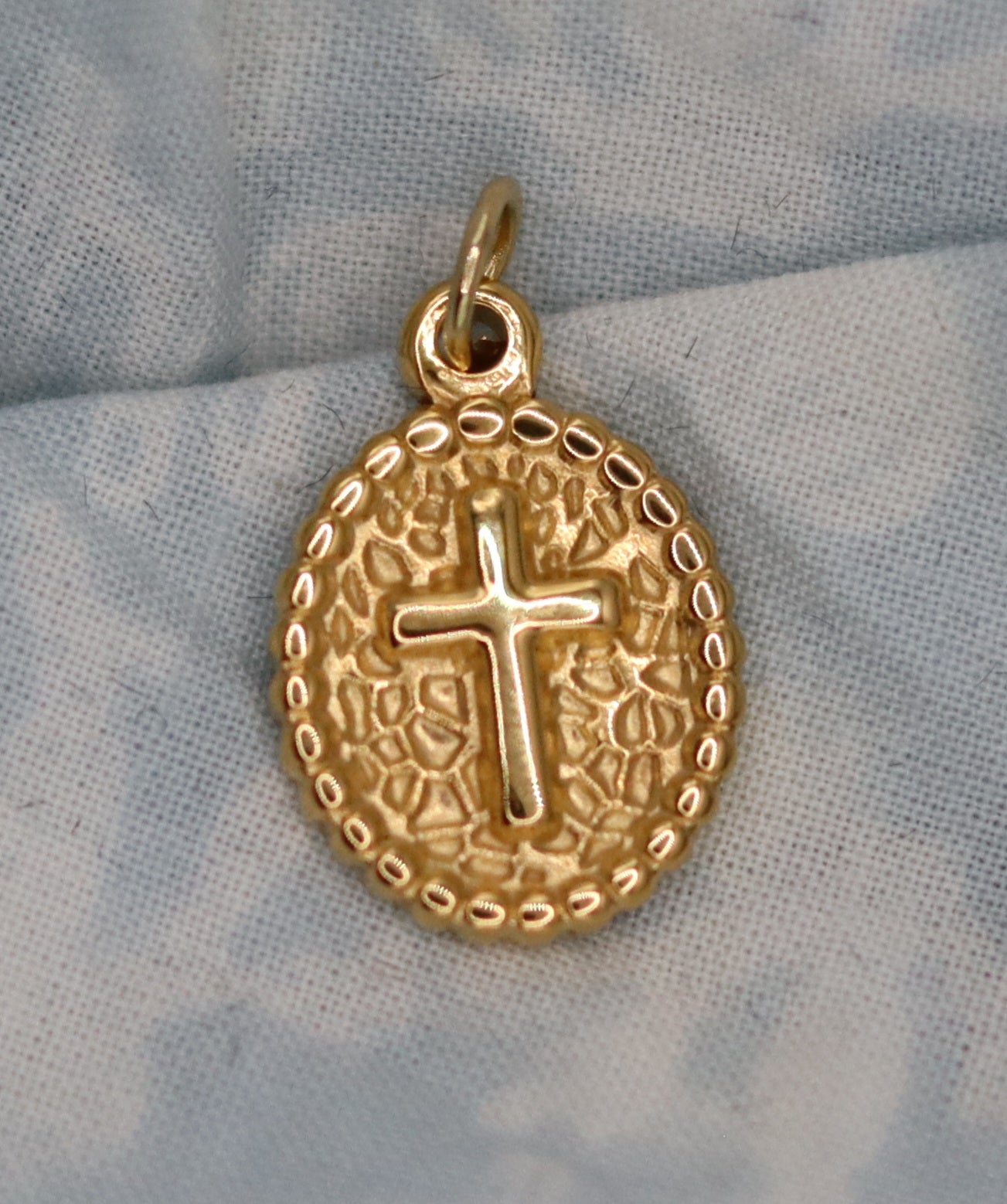 Pendentif médaille Croix dorée ou argentée