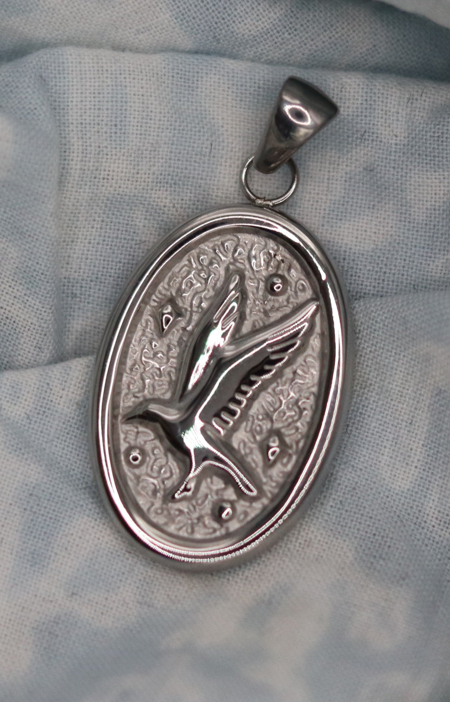 Pendentif médaille dorée ou argentée Colombe symbole de l'Esprit Saint