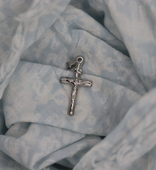 Pendentif Croix Christ argentée