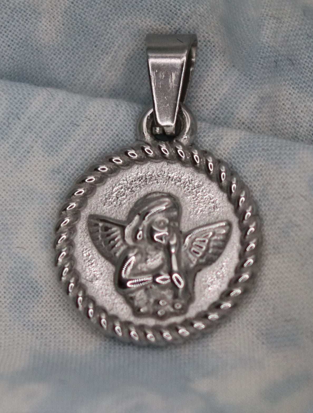 Pendentif médaille dorée ou argentée Ange Gardien