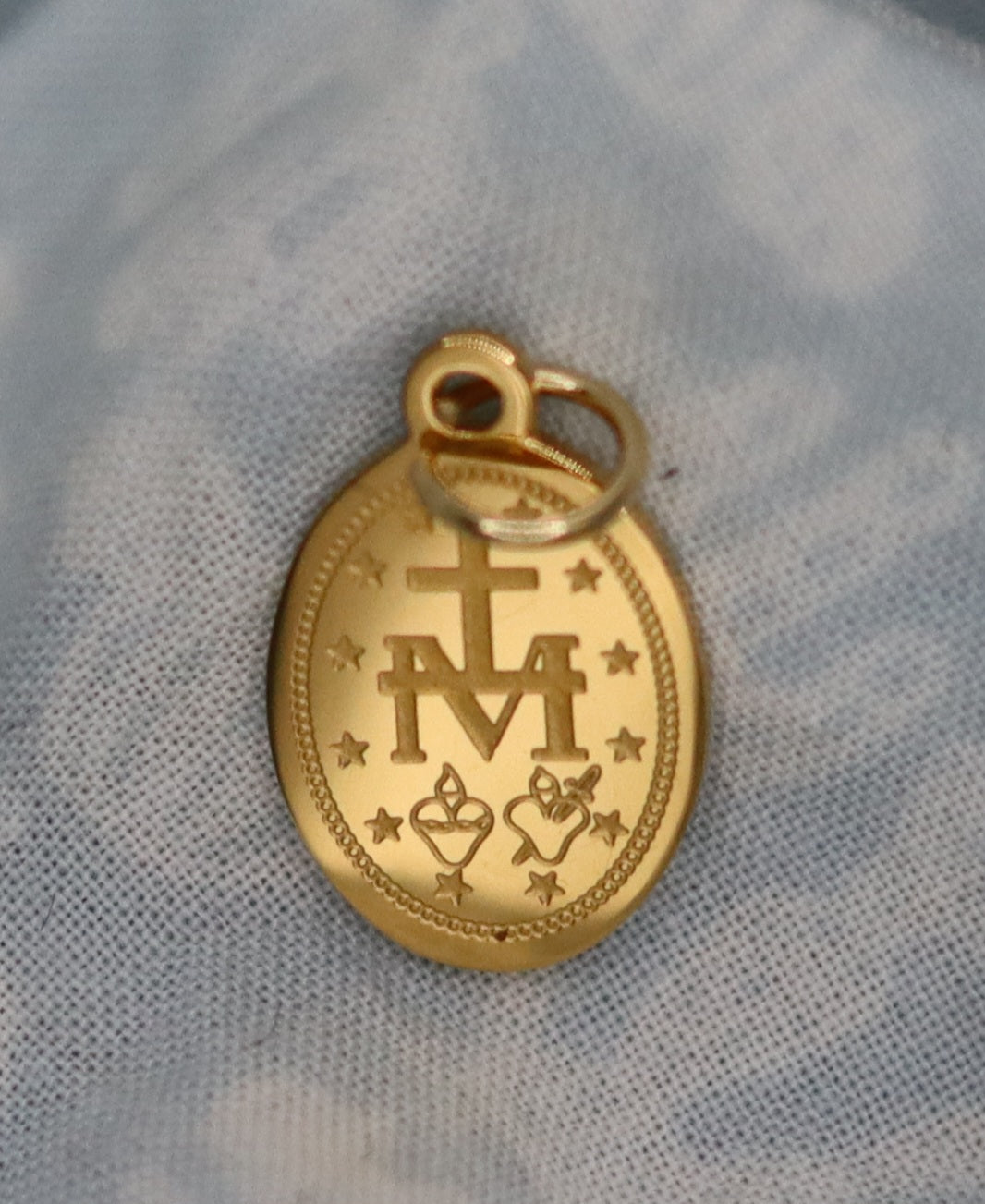 Pendentif médaille dorée ou argentée Vierge Miraculeuse petit modèle