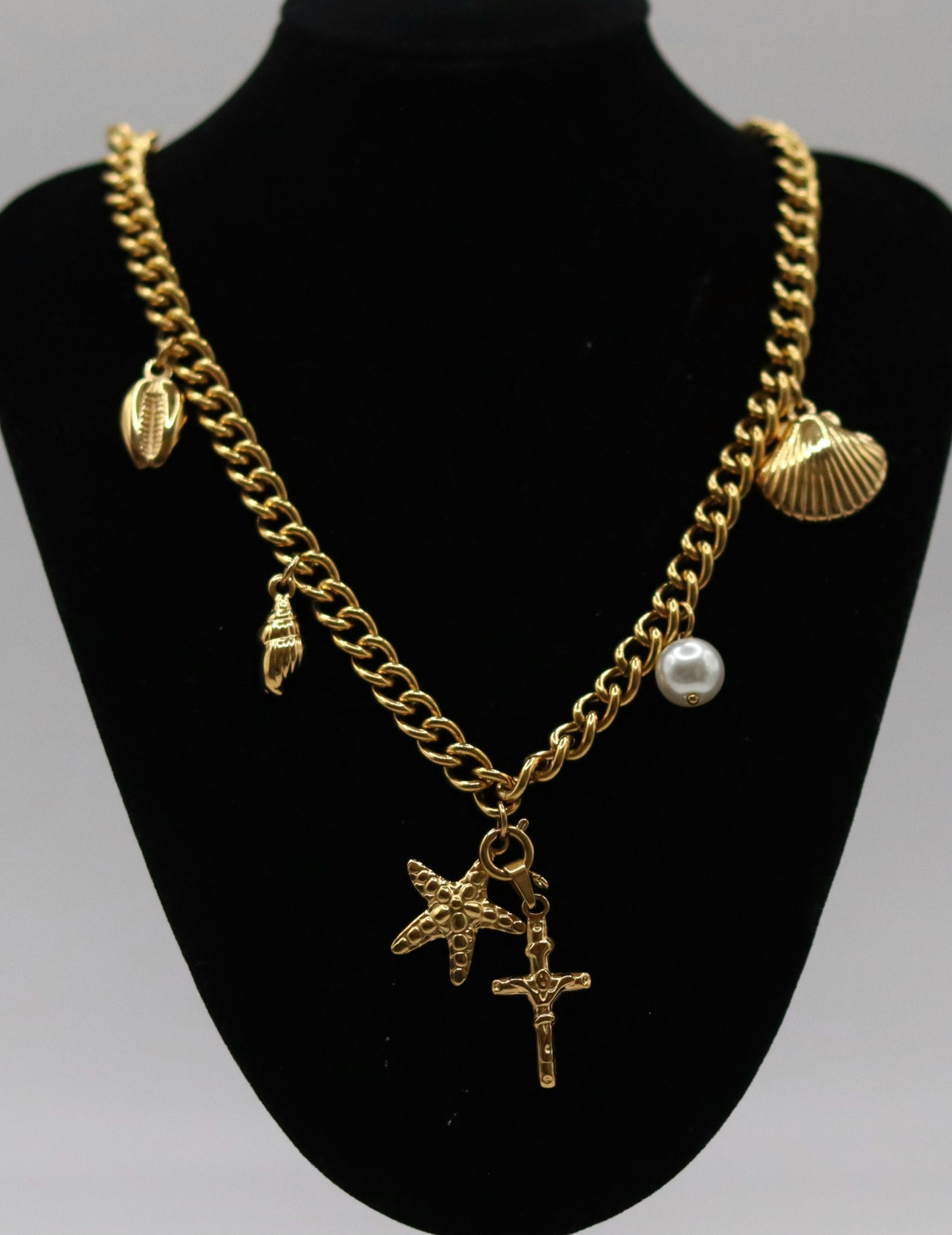 Collier d'été pampilles coquillages, perle et Croix Christ amovible