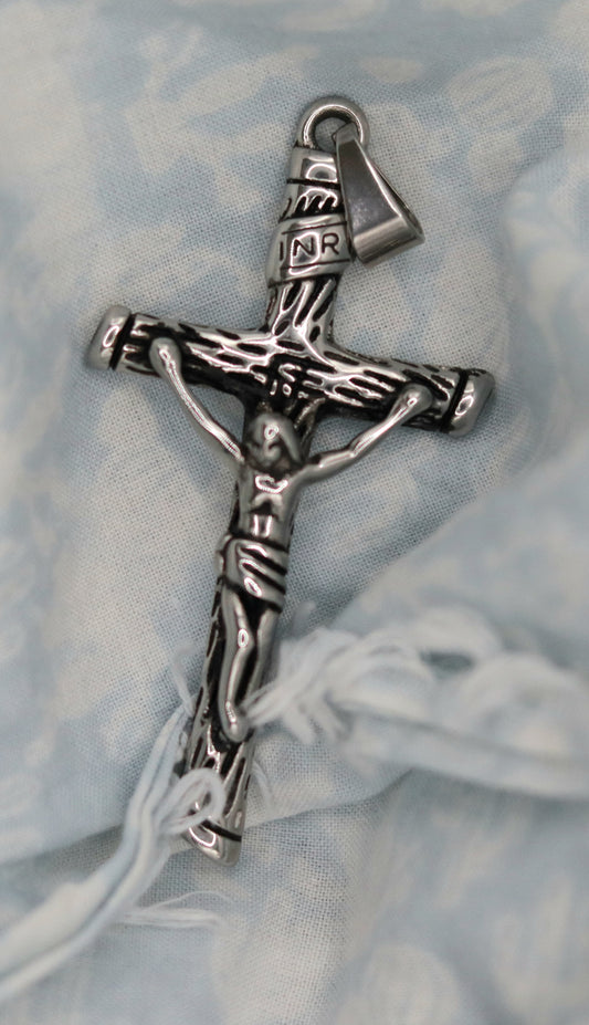 Pendentif Croix Christ dorée ou argentée grand modèle