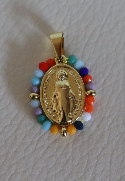 Pendentif médaille dorée ou argentée Vierge Miraculeuse entourage perles multicolores