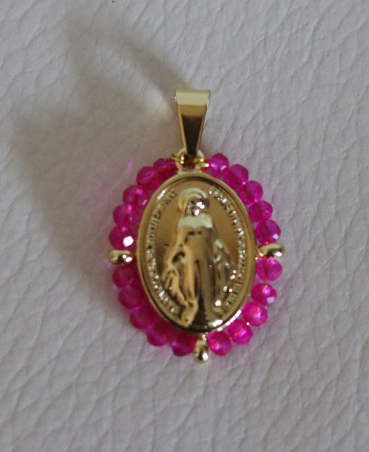 Pendentif médaille dorée ou argentée Vierge Miraculeuse entourage perles rose vif