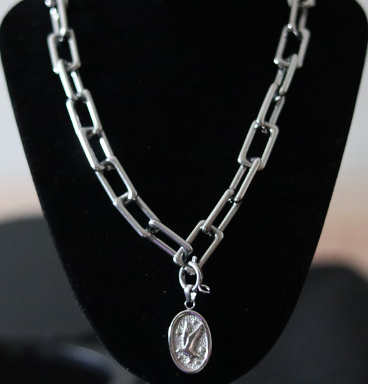 Collier doré ou argenté mailles rectangulaires avec pendentif amovible médaille Colombe